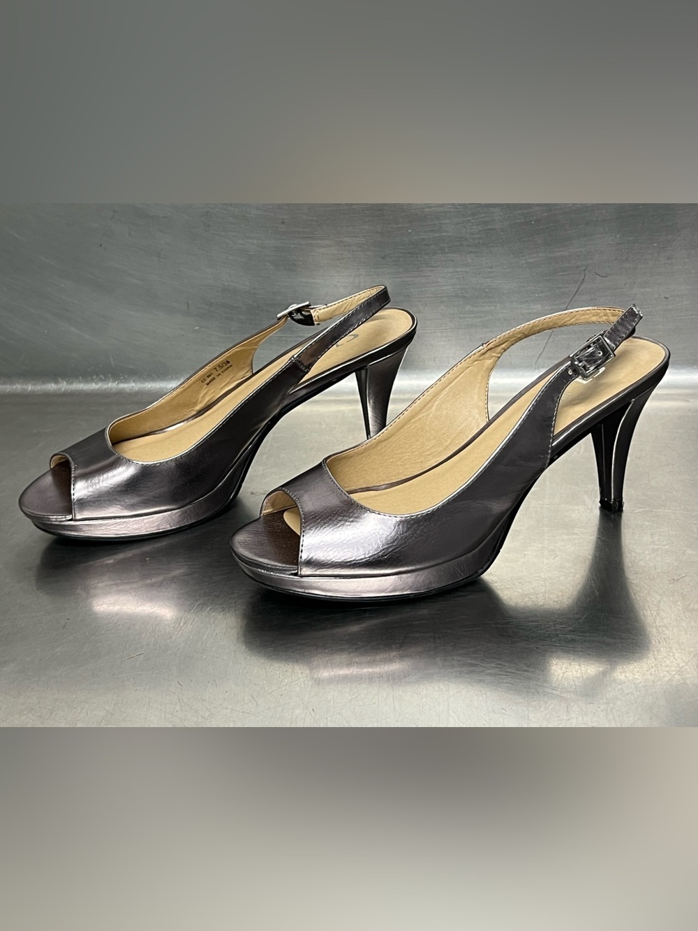 CL by Laundry Metallic Purple Heels - VGUC - Size 7.5